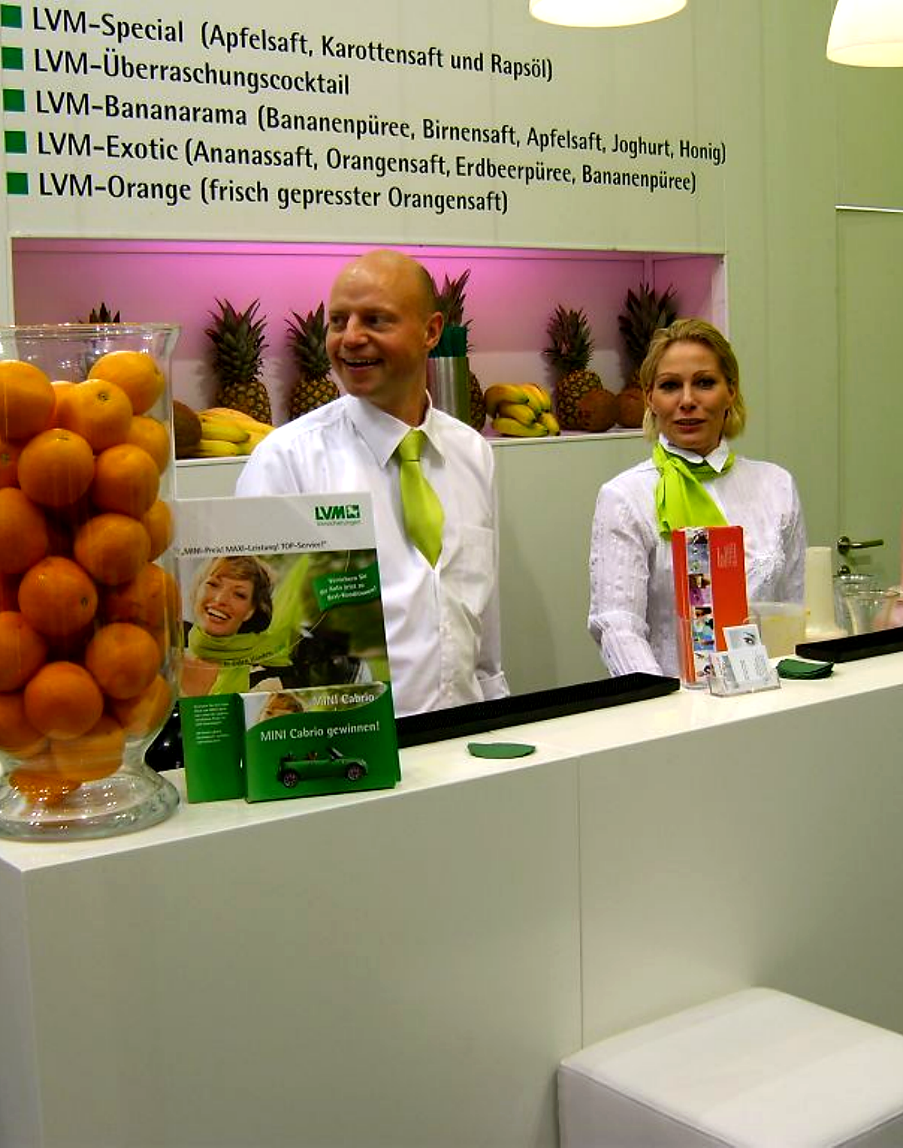 Vitamin drinks catering LVM – orange bar at trade fair booth